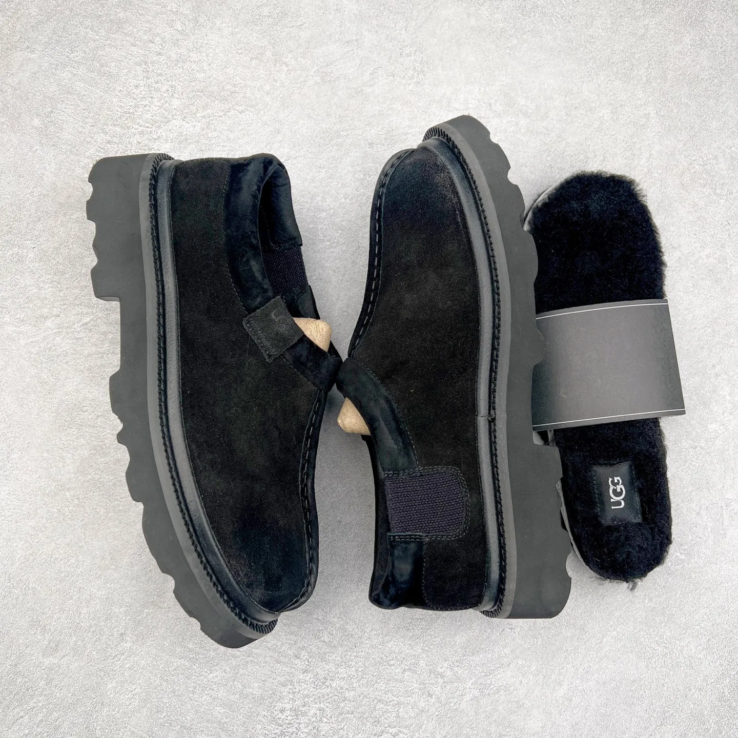 Pick up locally 💰600 UGG 6913 Tasman Lug suede round toe lightweight low-top lifestyle casual shoes. All shoes are made from the same factory as ZP. Longfeng A-grade Australian imported sheepskin and wool are integrated. Brand OEM production line fully follows the ZP process. OEM original pattern maker adheres to the principle of no original shoes and no development selection. Pay attention to every detail. The most authentic version on the market TREADLITE "Light Wing" technology outsole Lightweight/durable/flexible/pile size: 40 41 42 43 44 Coding: yby2936060